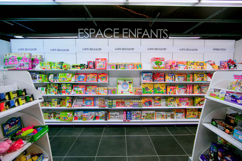 Rayon livres pour enfants; espace culture U Culture Gujan